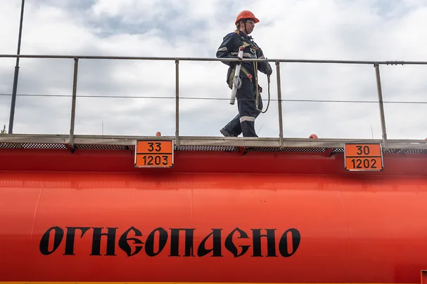 Le carburant prend de l'élan à la barrière